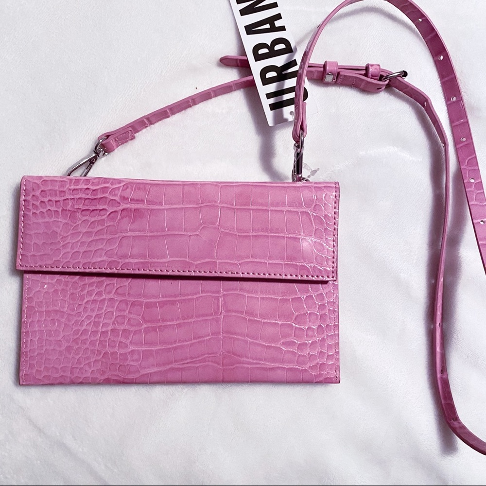 Urban Outfitters pink bag 💞